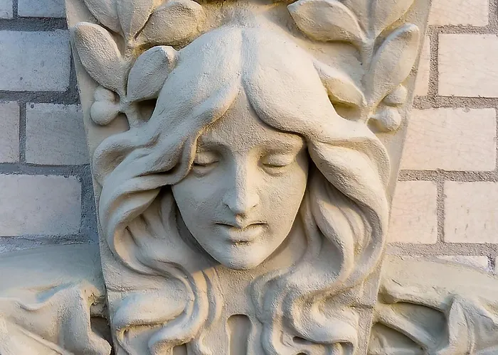 Ξενοδοχείο με διαμερίσματα Happy Tower 3*